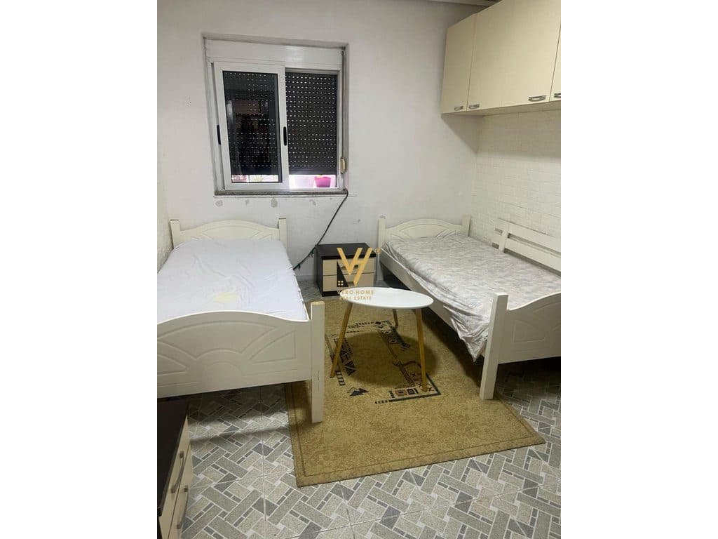 JEPET APARTAMENT 1+1 ME QERA TE RRUGA FORTUZI 45.000 LEKE 3