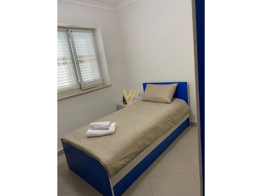 Jepet Apartament 3+1+ballkon me qera te Pazari i ri 90 m2 3