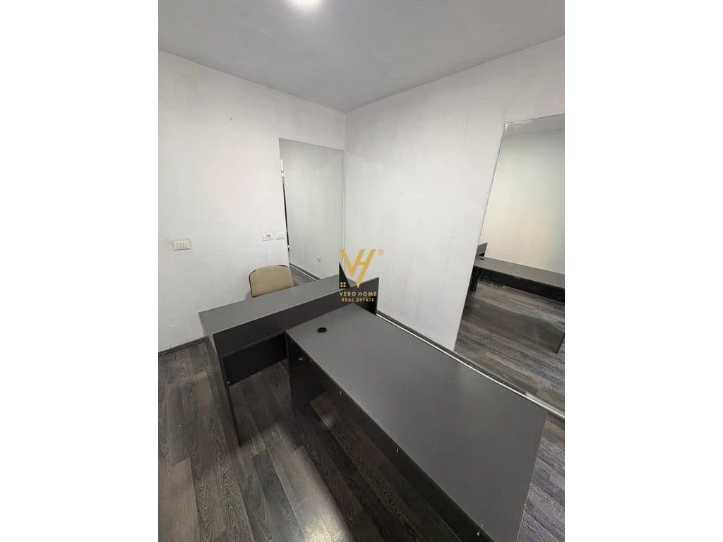 JEPET ZYRE 15 M2 ME QIRA TE KOMUNA E PARISIT 15.000 LEKE