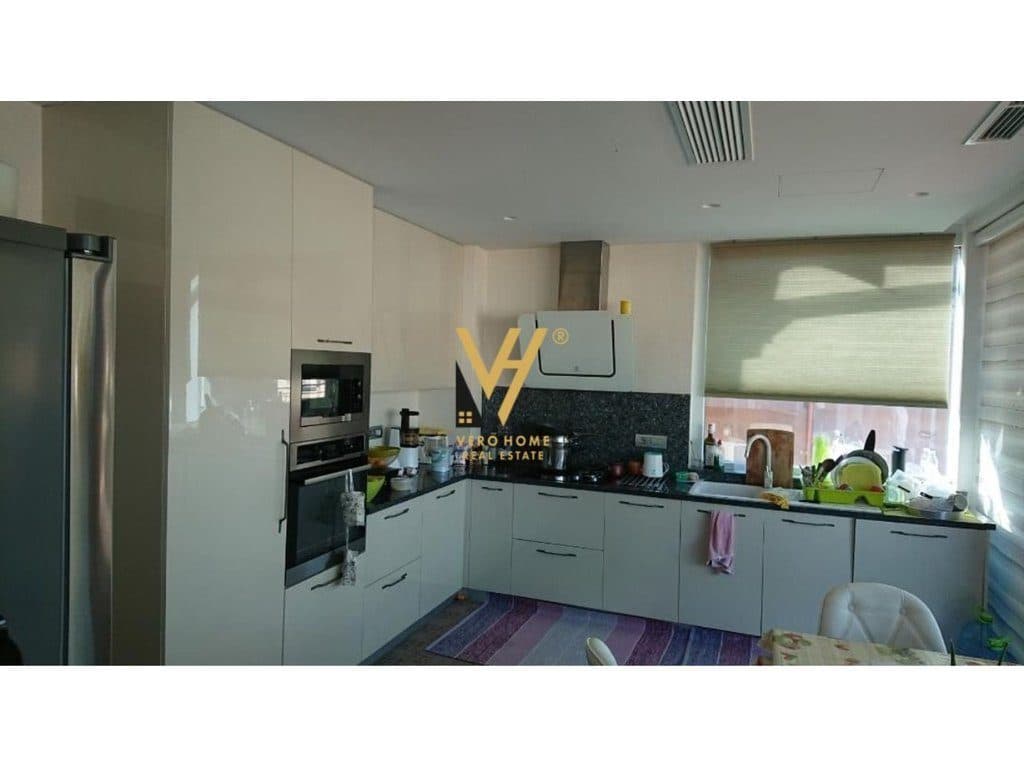 JEPET DUPLEX 4+1+3+VERANDE ME QERA TEK LIQENI THATE 2.000 EURO 2