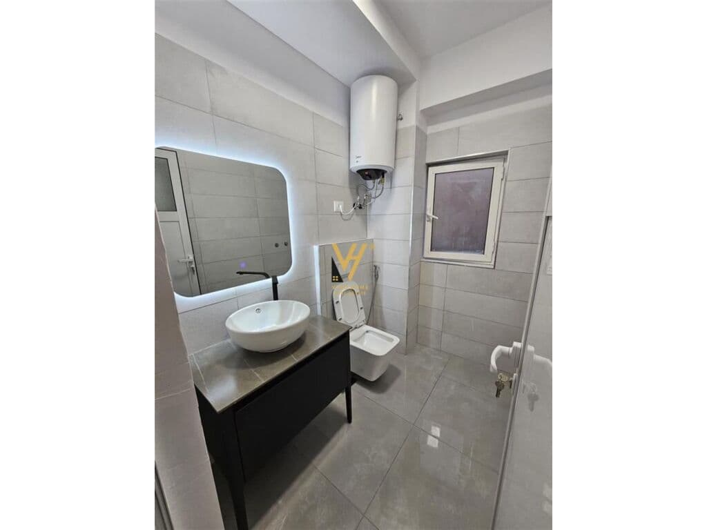 Jepet zyre me qera te 21 Dhjetori 60 m2 2