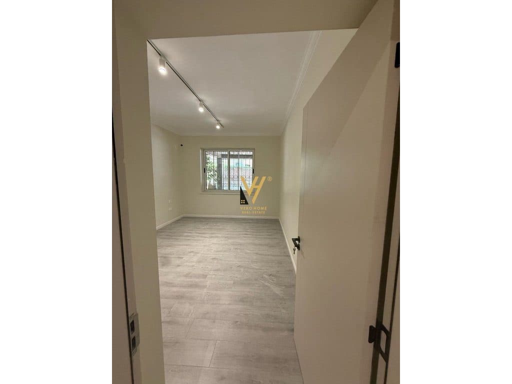 JEPET AMBIENT 80 M2 ME QIRA NE BLLOK 1.200 EURO 2