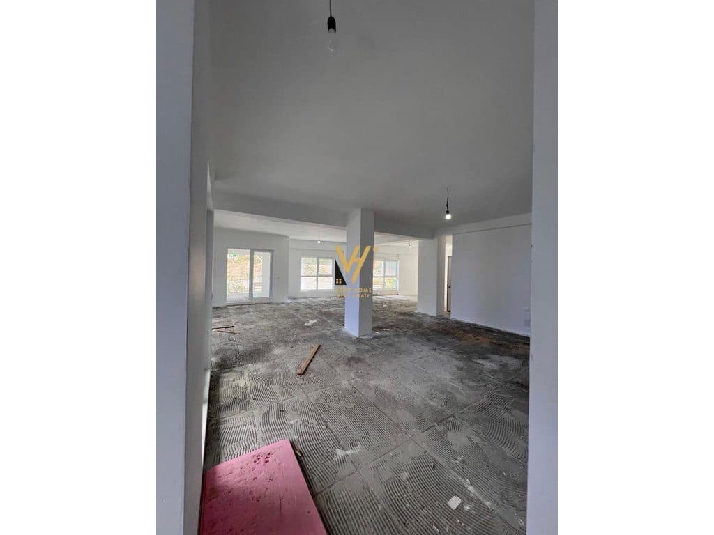 JEPET AMBIENT BIZNESI 216 M2 ME QERA TE RESIDENCA KAIMI 3.000 EURO