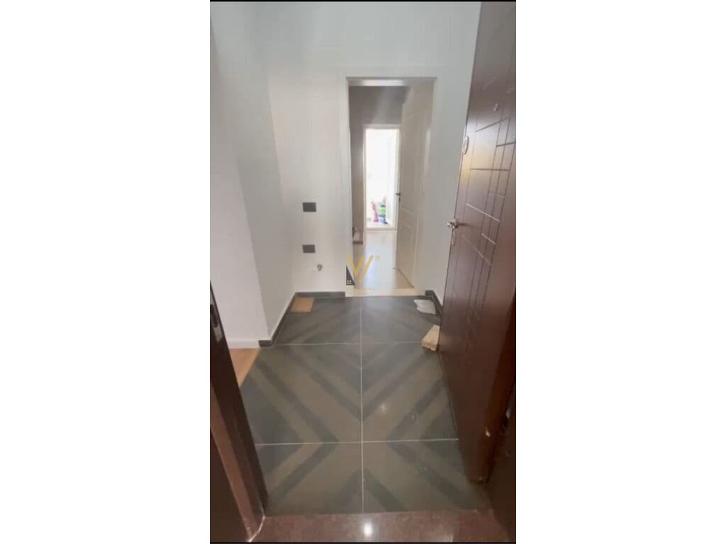Shitet apartament 1+1+ballkon ne Vasil Shanto 66 m2 3