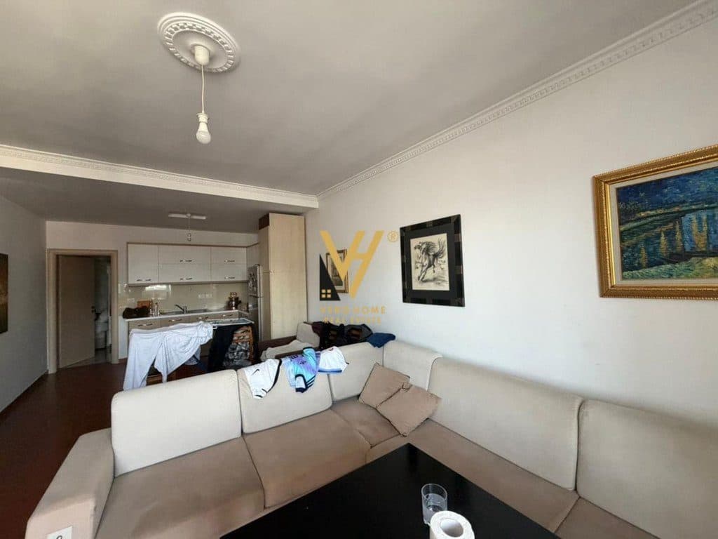 JEPET APARTAMENT 1+1 ME QERA NE VASIL SHANTO 650 EURO 2