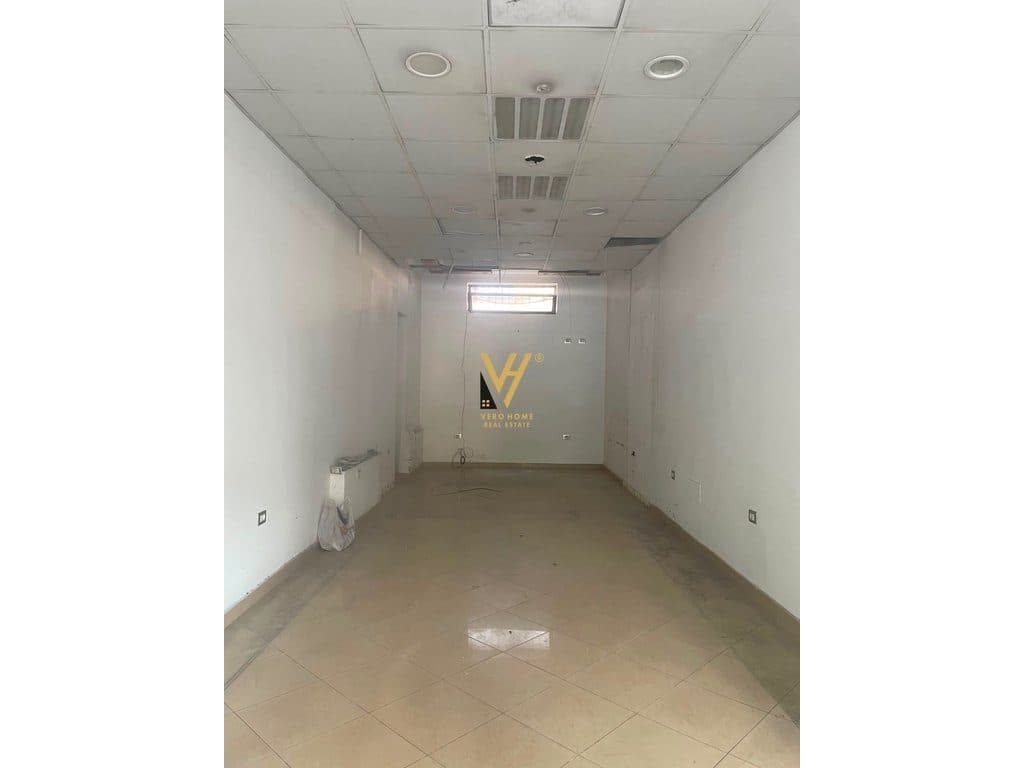 JEPET DYQAN 44 M2 ME QIRA TEK RRUGA BARDHYL 70.000 LEKE
