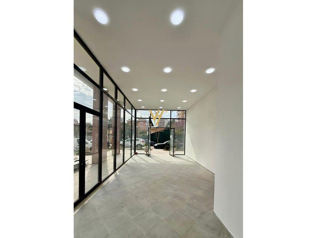 JEPET AMBIENT BIZNESI 45 M2 ME QERA TE PAZARI I RI 700 EURO 4
