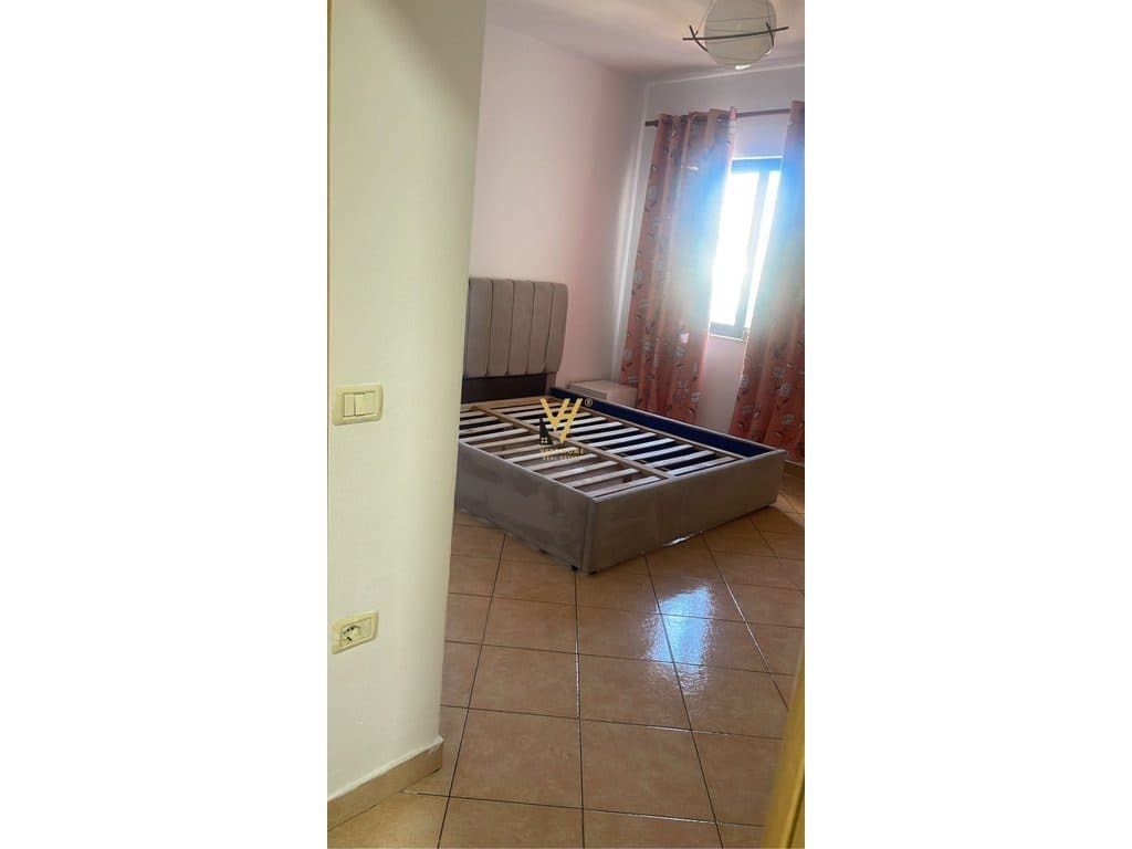 JEPET APARTAMENT 1+1+BLK ME QERA TE RRUGA E BARRIKADAVE 600 EURO 4