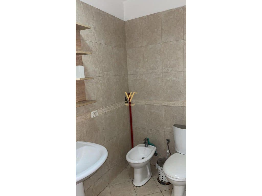 JEPET ZYRE 90 M2 ME QERA TE SHESHI SELVIA 600 EURO 4