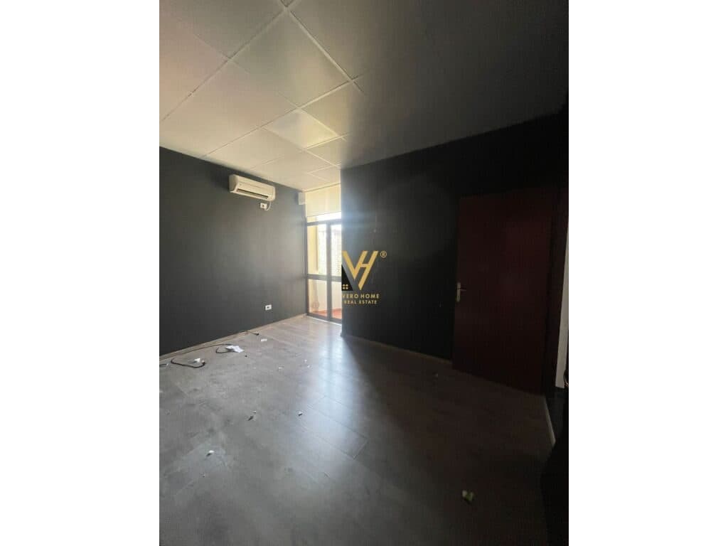 Jepet Zyre me qera ne Bllok 200 m2 2