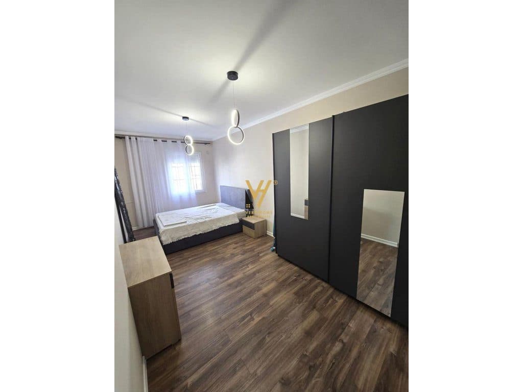 JEPET APARTAMENT 2+1 ME QERA TE 21 DHJETORI 800 EURO 2