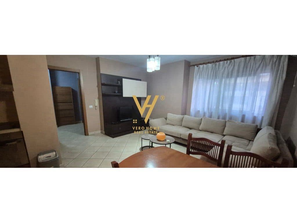 JEPET APARTAMENT 2+1 ME QERA TE 21 DHJETORI 700 EURO 2