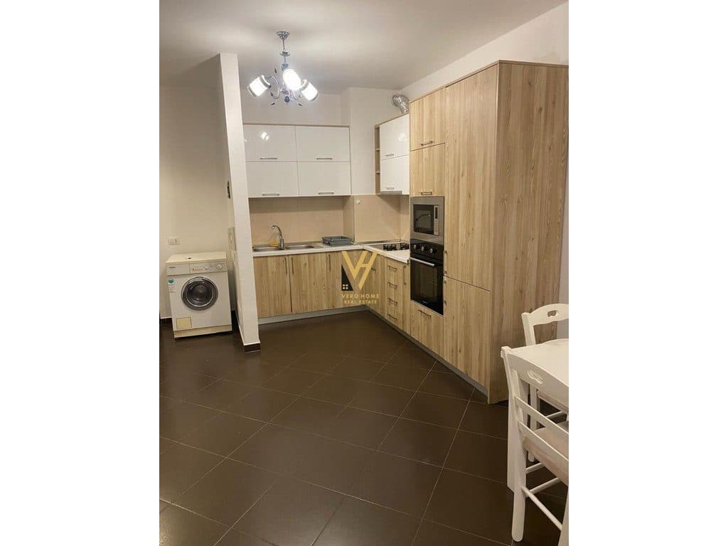 JEPET APARTAMENT 1+1 ME QERA NE BRRYL 50.000 LEKE 2