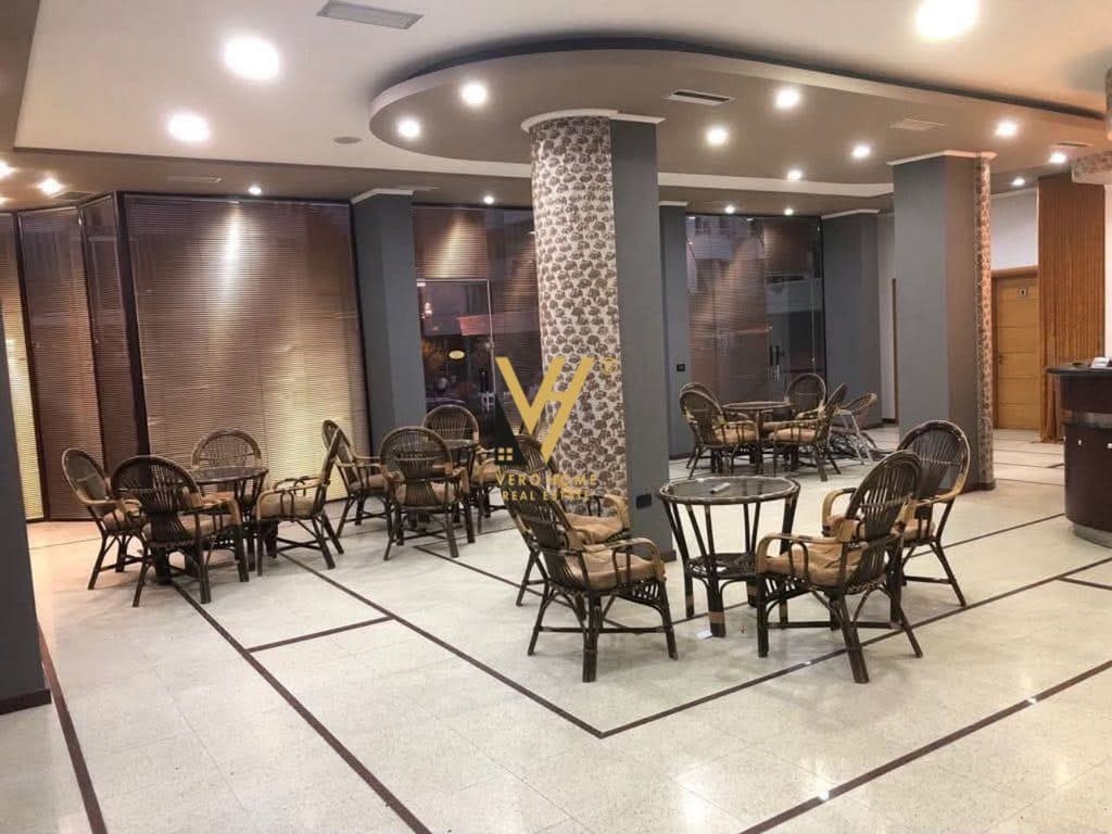 JEPET LOKAL 350 M2 ME QIRA TE RR. ILIRIA DURRES 200.000 LEKE