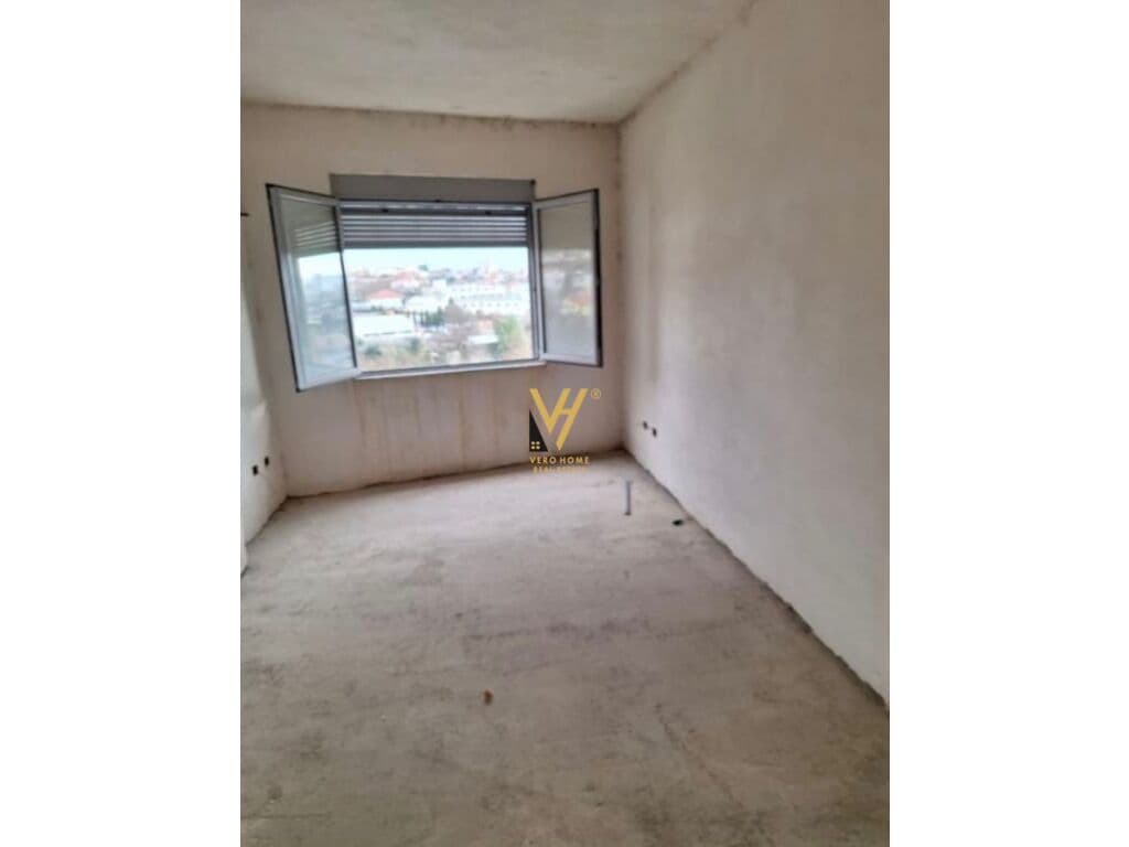 Shitet Apartament 1+1+garazhd te Rruga Azem Galica 112 m2 4