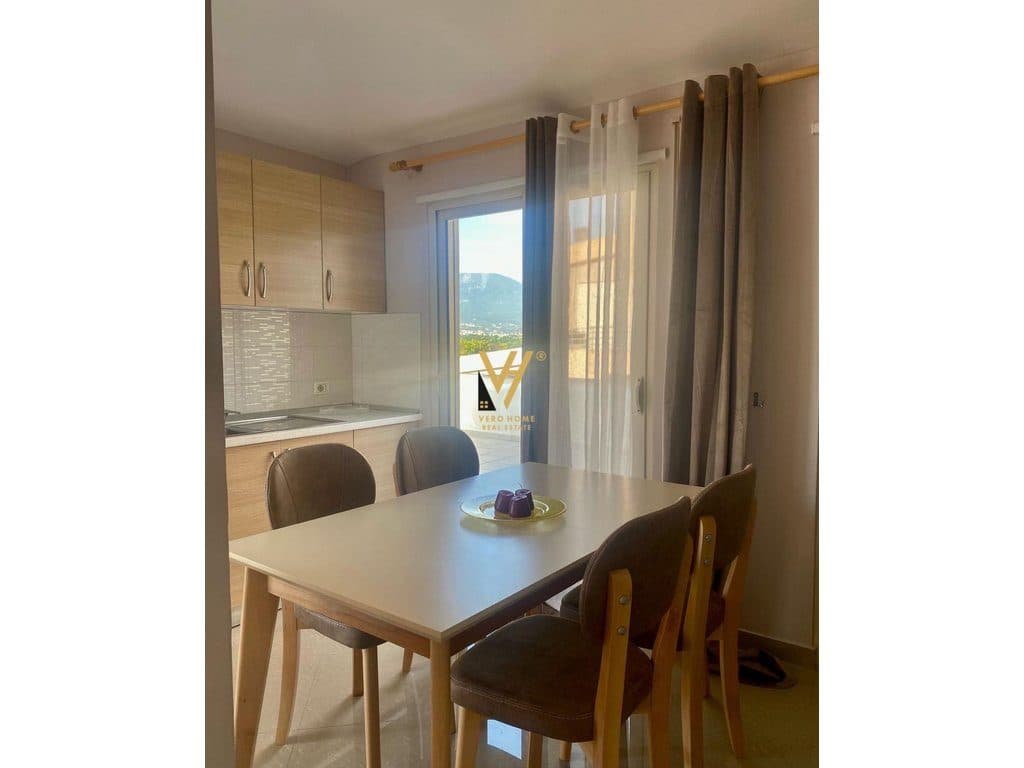 JEPET APARTAMENT 3+1+BLK ME QERA TE LIQENI THATE 600 EURO 2