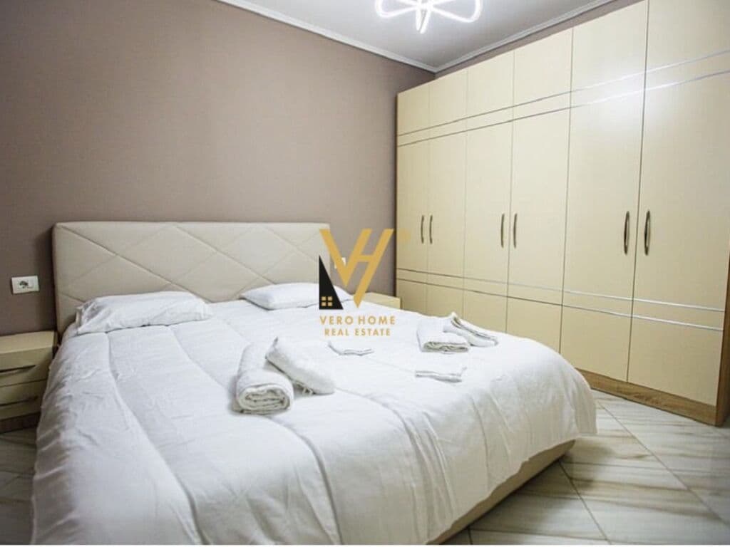 Jepet Apartament 2+1+2+ballkon me qera te Rruga Myslym Shyri 110 m2 3