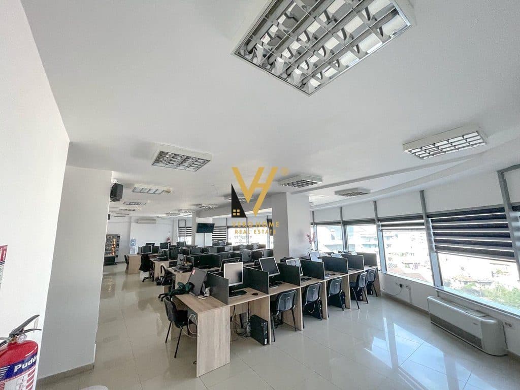 JEPET ZYRE 300M2 ME QERA TE SELVIA 2.700 EURO 2