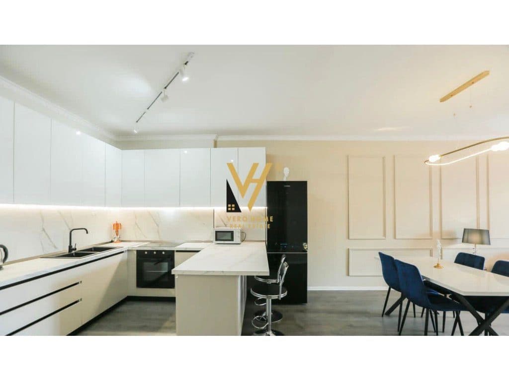 JEPET APARTAMENT 2+1+2+2BLK ME QIRA TE KOMUNA E PARISIT 1.300 EURO 2