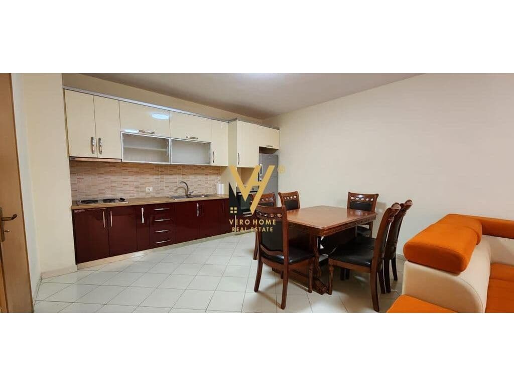 Jepet Apartament 2+1+2+ballkon me qera te Unaza e Re 109 m2 2