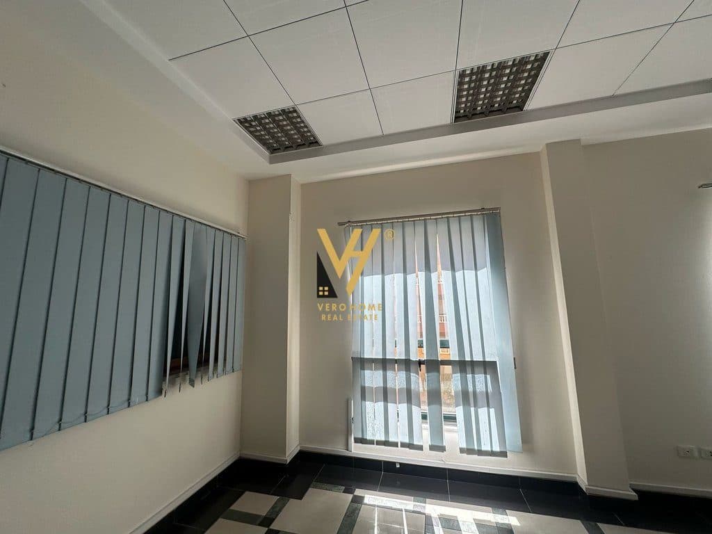 JEPET ZYRE 44M2 ME QERA TE RRUGA E BARIKADAVE 600 EURO