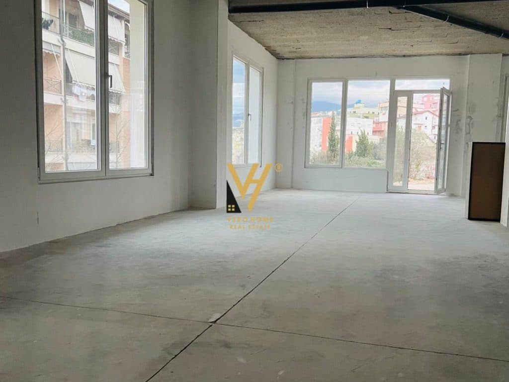 SHITET NJESI BIZNESI 300 M2 NE SELITE 800.000 EURO 2