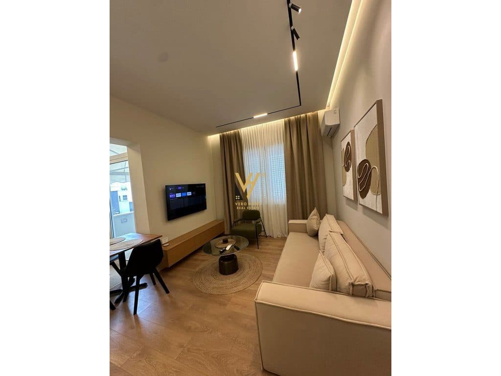 JEPET APARTAMENT 1+1 ME QIRA TE RRUGA E BARRIKADAVE 700 EURO