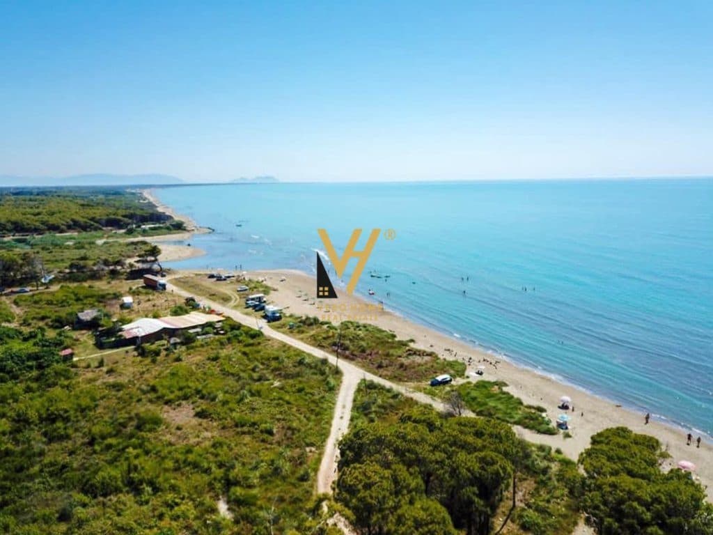 SHITET TOKE KULLOTE 100.000 M2 NE DARZEZE, FIER