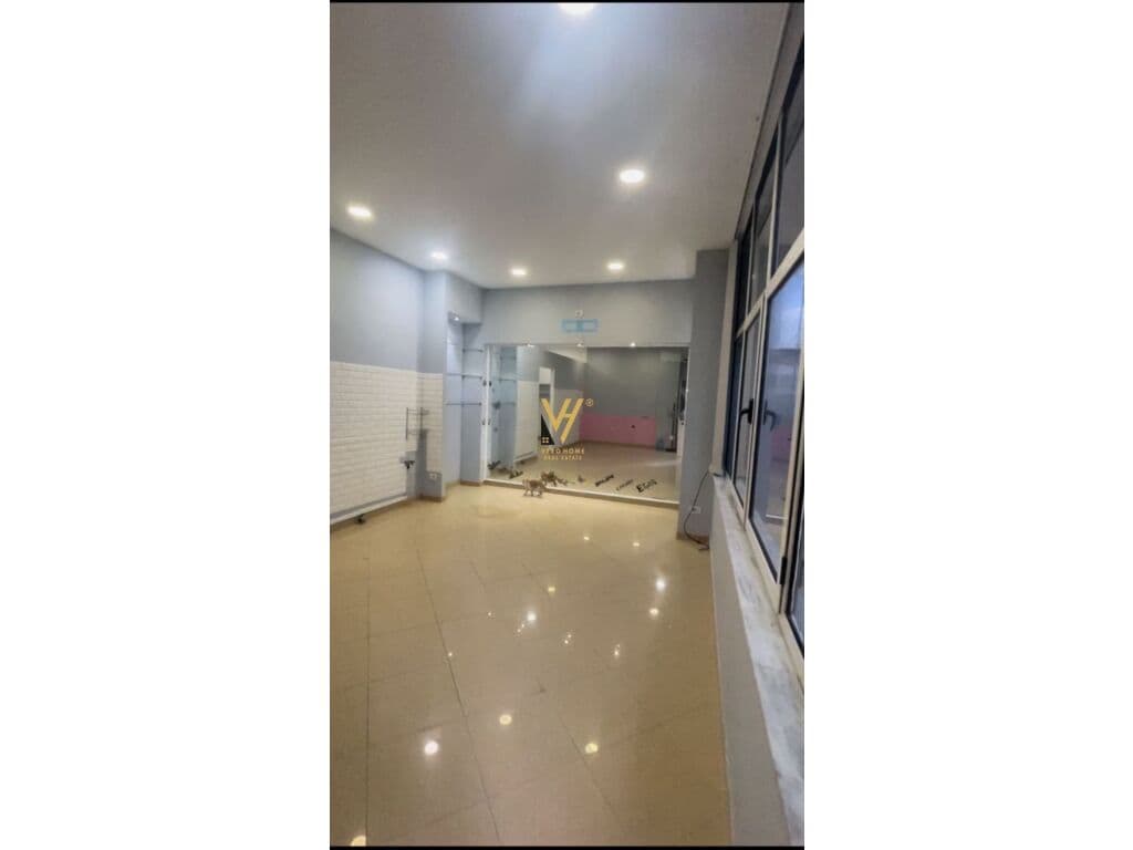 Jepet dyqan dublex me qera te Komuna e Parisit 52 m2 4