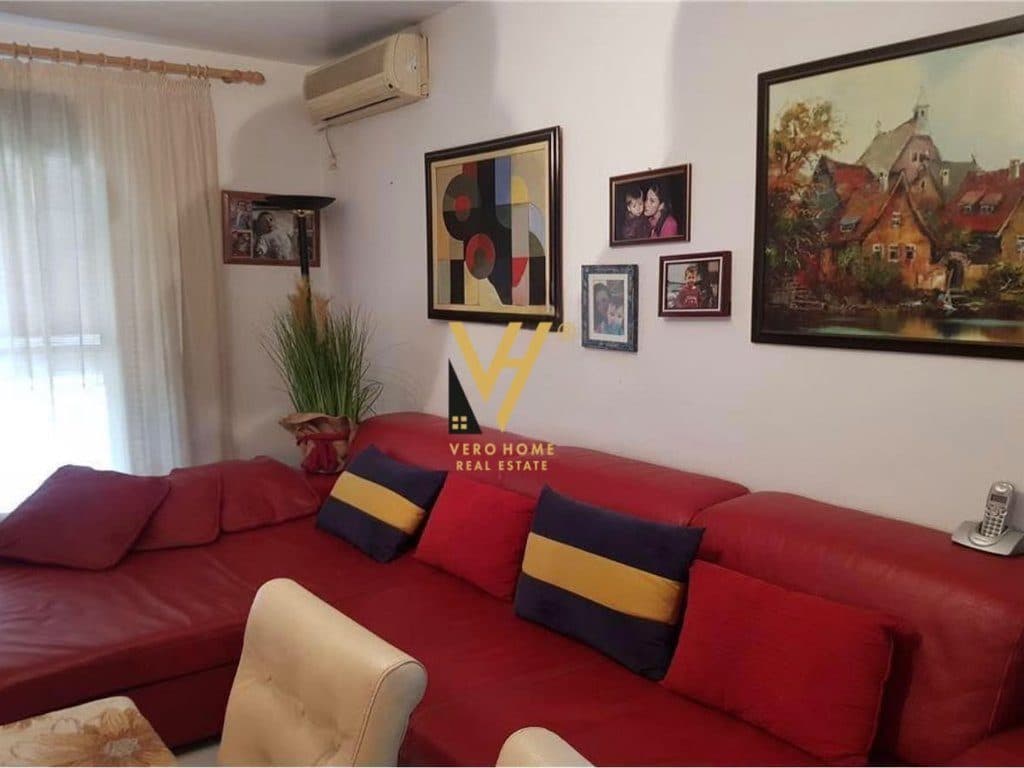 JEPET APARTAMENT 1+1 ME QERA NE QENDER 60.000 LEKE