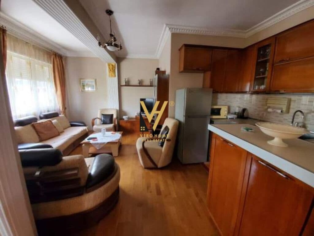 Jepet Apartament 2+1+2+ballkon me qera te Komuna e Parisit 100 m2