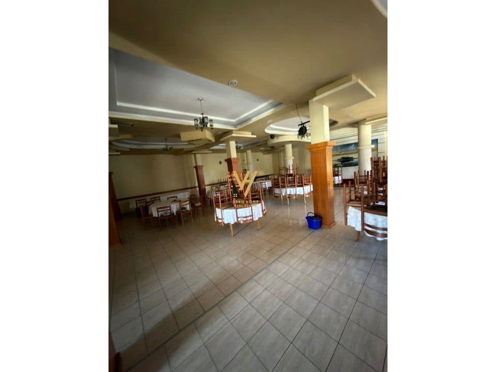 JEPET AMBIENT BIZNESI 500 M2 ME QERA NE KASHAR 4.000 EURO 2