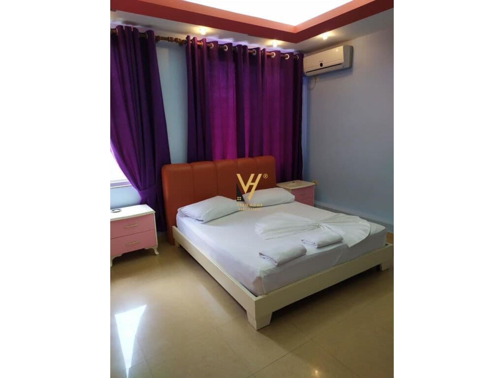Shitet Hotel tre Kateshe edhe Truall ne Lezhe 600 m2