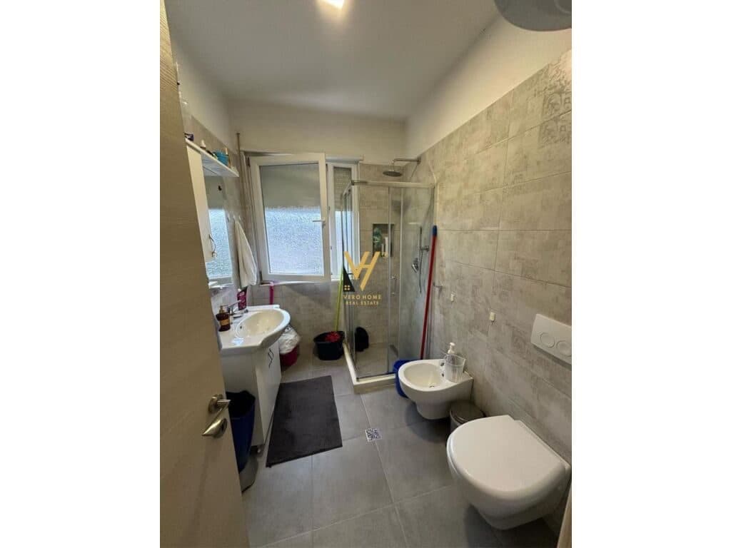 Jepet Apartament 1+1+bllk+post parkimi me qera te Liqeni i Thate 75 m2 2