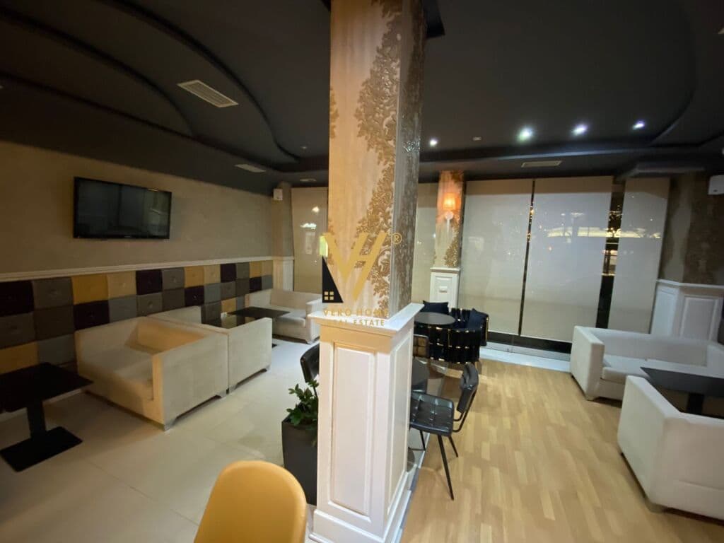 Jepet dyqan me qera te Blloku 120 m2 3