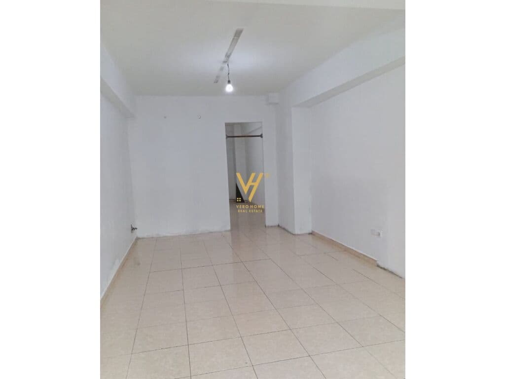 Jepet Dyqan me qera te Nisharaku 65 m2