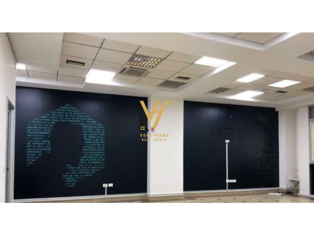 Jepet Zyre me qera te Galeria , Qender 100 m2 2