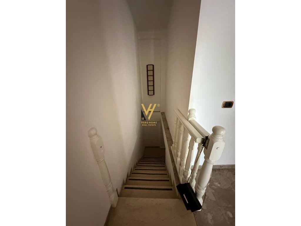 JEPET AMBIENT 220M2 ME QERA TE MYSLYM SHYRI 1.750 EURO 3