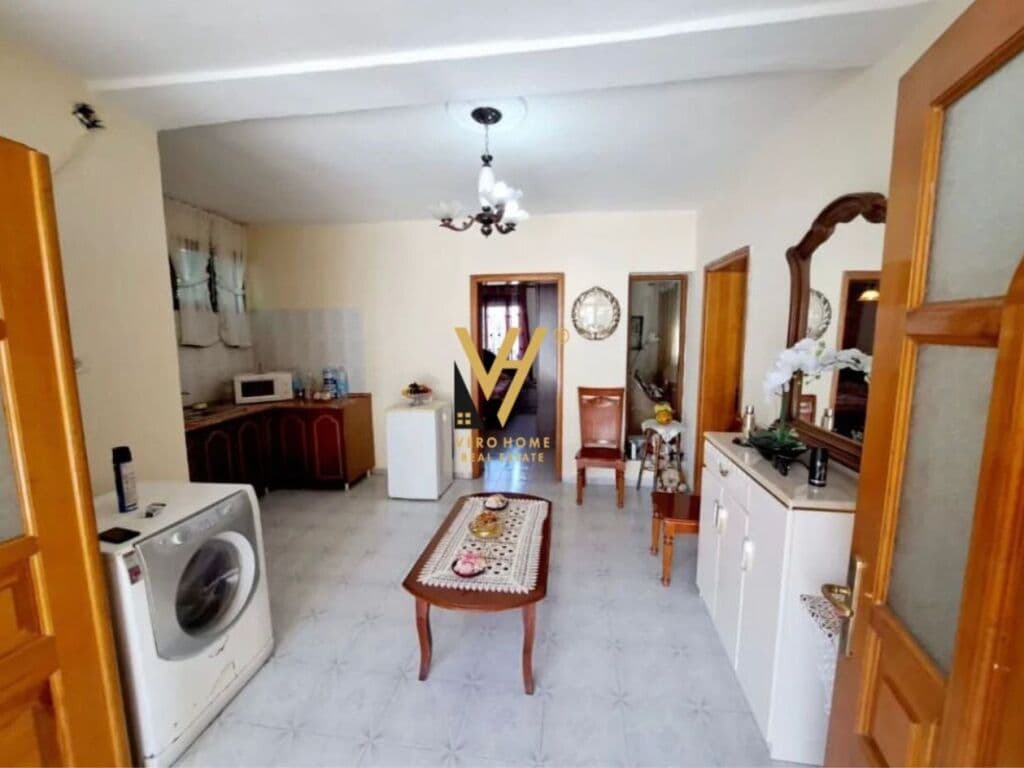 Shitet Shtepi Private dhe dyqan ne Kavaje 107 m2