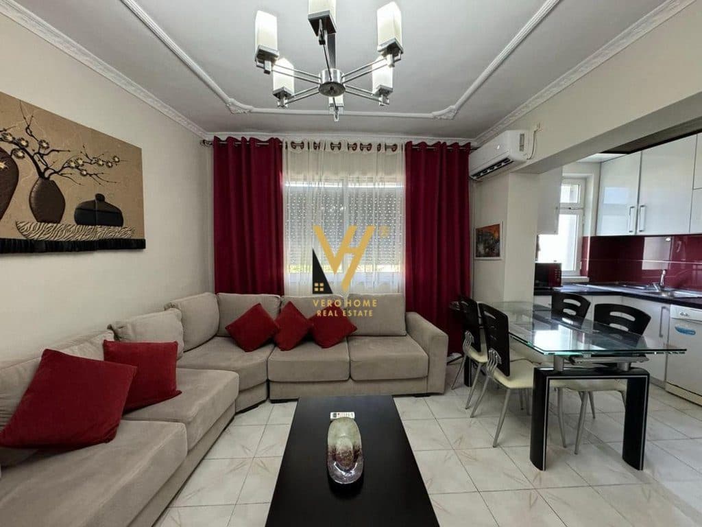 JEPET APARTAMENT 2+1+BLK ME QERA NE QENDER 700 EURO