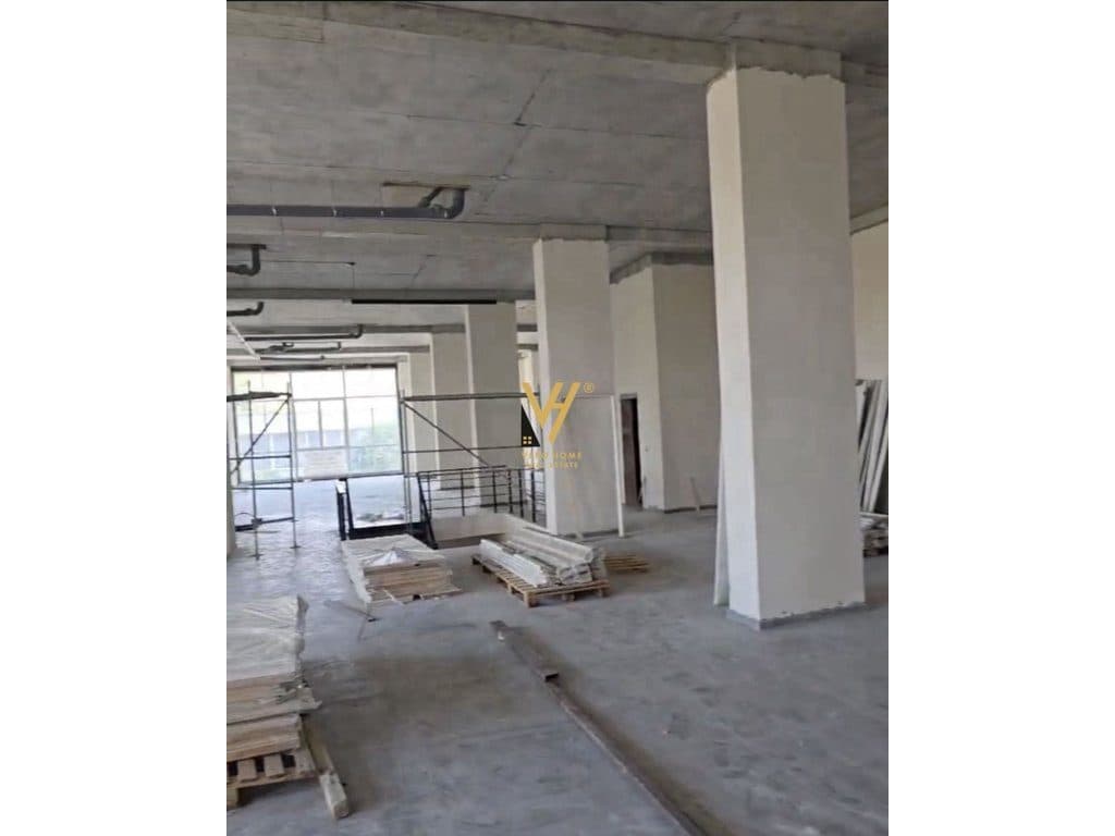JEPET AMBIENT 550 M2 ME QIRA NE PASKUQAN 3.000 EURO 1