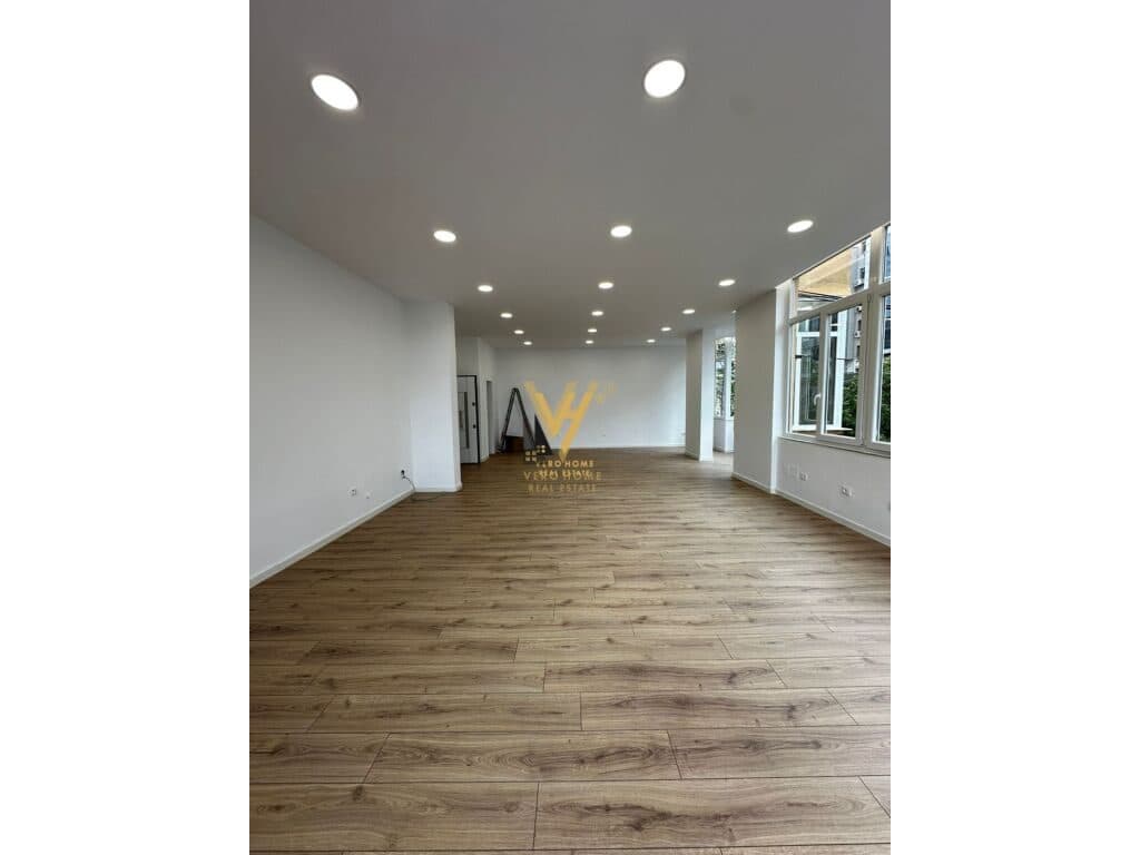 JEPET ZYRE 100 M2 QERA TE RRUGA E KAVAJES 1.300 EURO 2