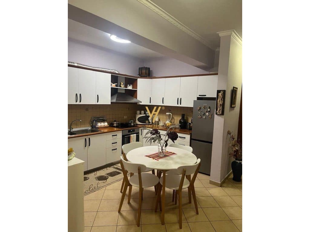 JEPET APARTAMENT 2+1+BLK ME QERA TE RRUGA E KAVAJES 75.000 LEKE 2