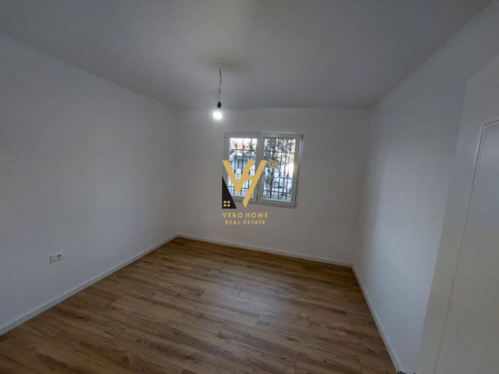 Shitet Apartament 2+1+ballkon te Shkolla Bajram Curri 72 m2