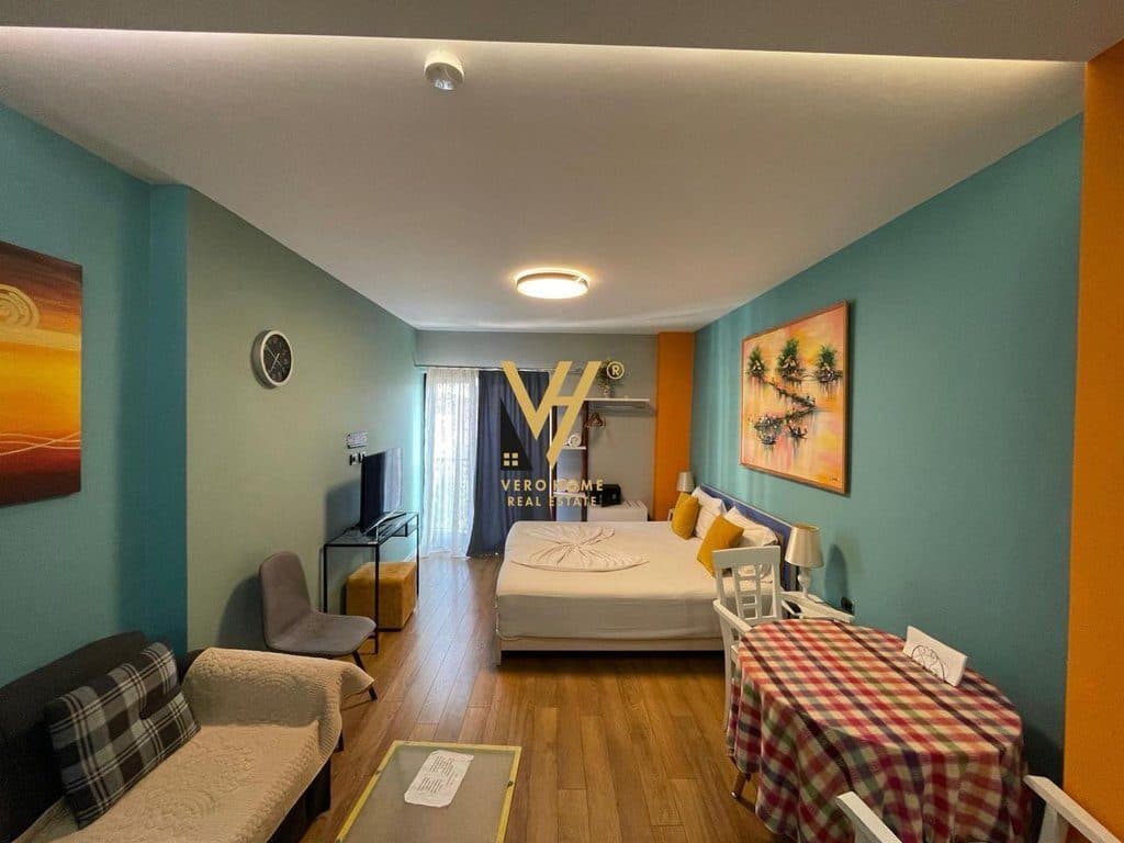 JEPET HOTEL ME QERA TE RRUGA E KAVAJES 3.500 EURO