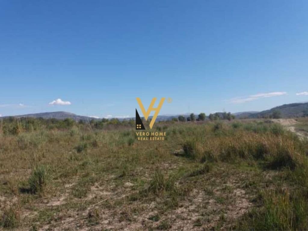 Shitet Toke prane Aeroportit te Rinasit 2900 m2