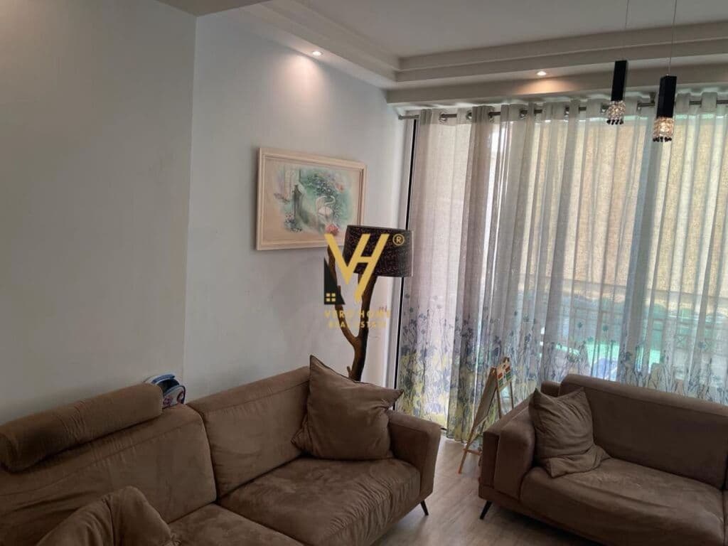 Shitet Apartament 2+1+ballkon te Rruga Myslym Shyri 110 m2
