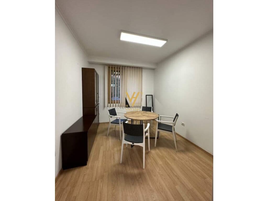 Jepet zyre me qera te Rruga Mine Peza 155 m2 2