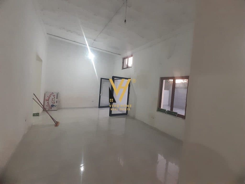 JEPET MAGAZINE 340 M2 ME QERA NE KOMBINAT 900 EURO 3