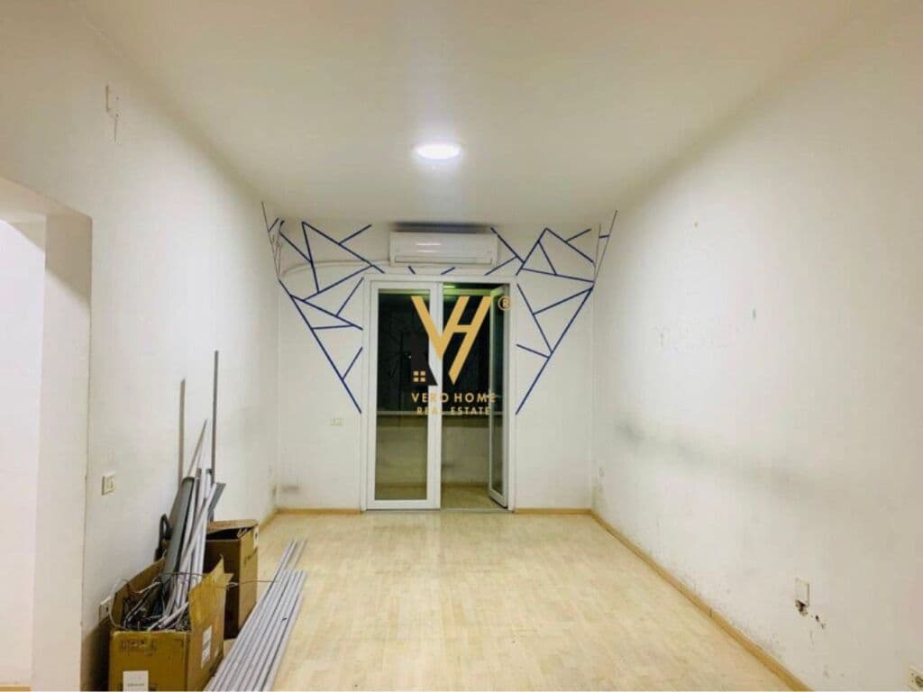 Jepet Zyre me qera te Rruga e Durresit 140 m2 2